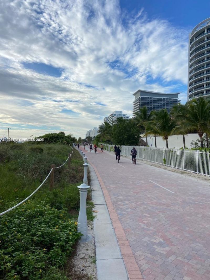 6039 Collins Ave , Unit 407, Miami Beach, FL 33140 Photo