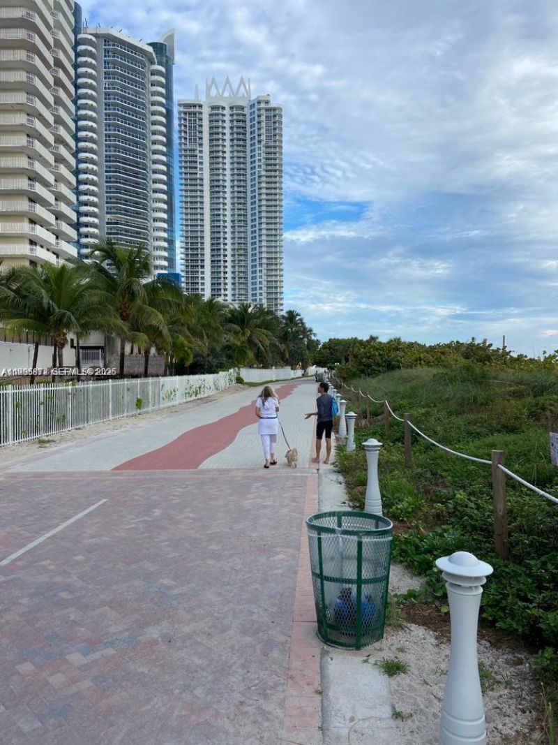 6039 Collins Ave , Unit 407, Miami Beach, FL 33140 Photo