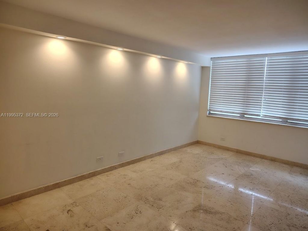 6039 Collins Ave, Unit 407, Miami Beach, FL 33140 Photo