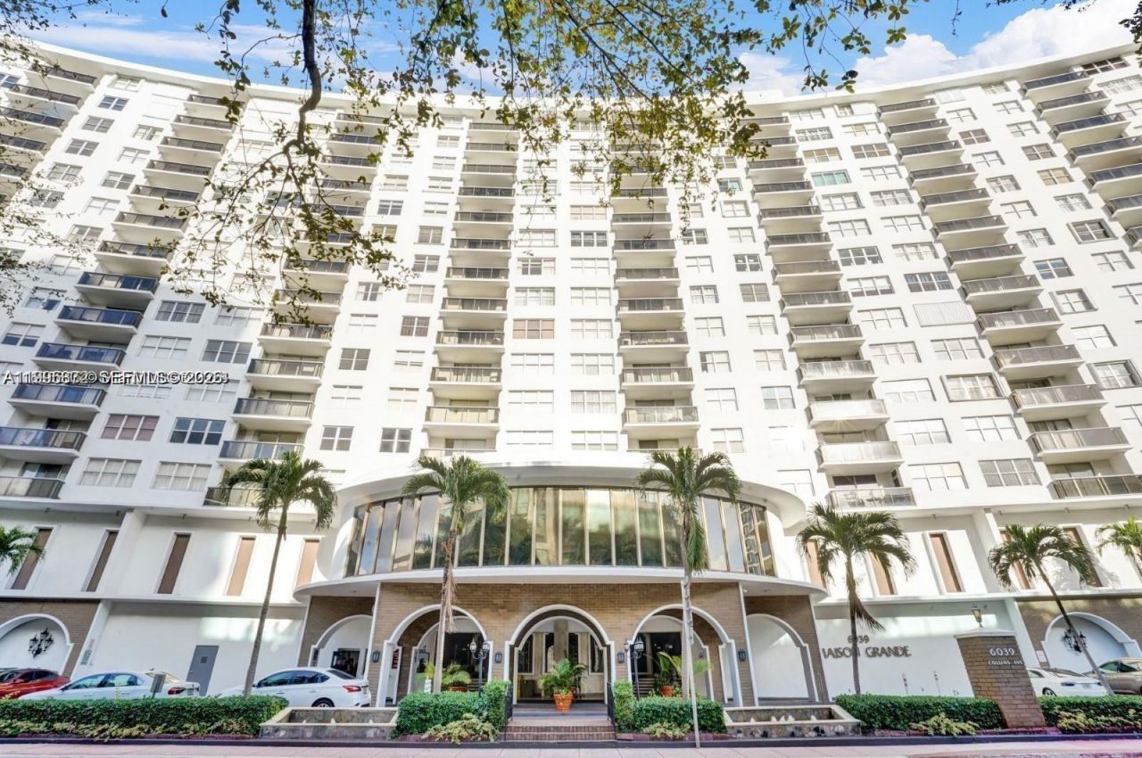 6039 Collins Ave, Unit 407, Miami Beach, FL 33140 Photo