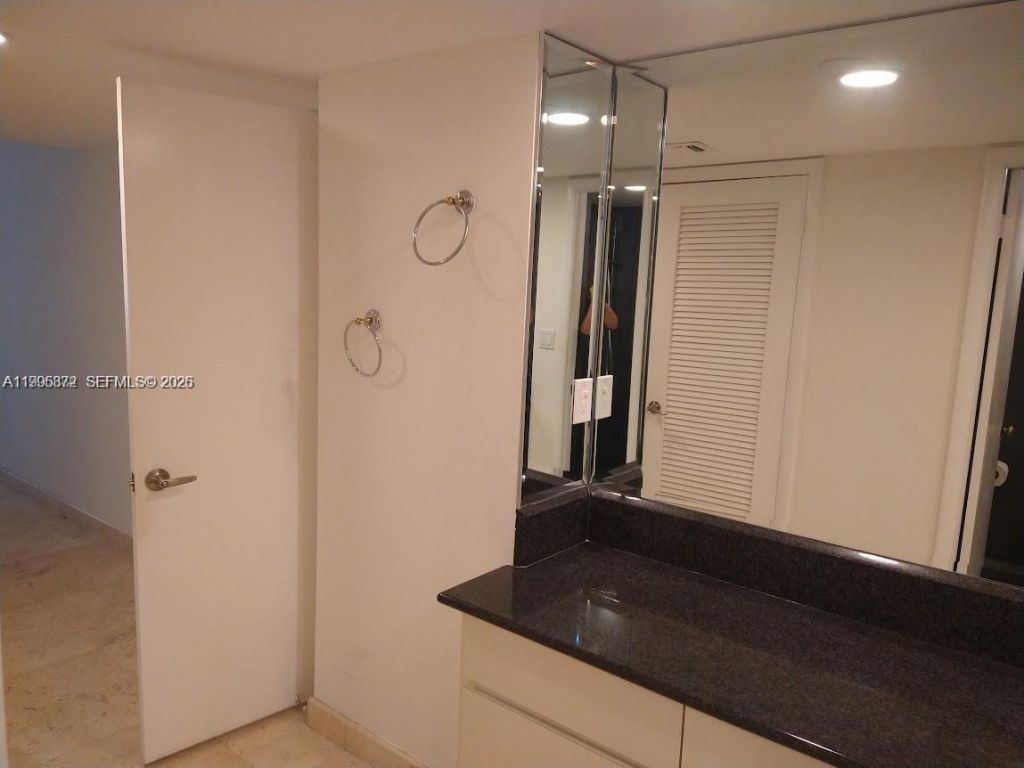 6039 Collins Ave , Unit 407, Miami Beach, FL 33140 Photo