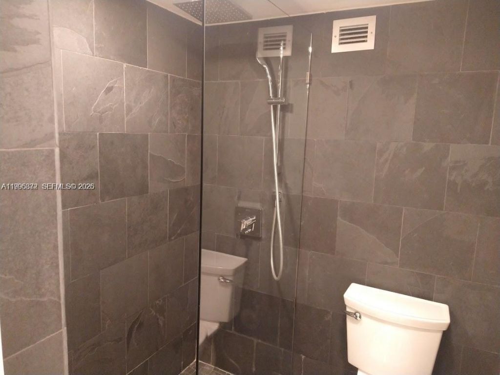 6039 Collins Ave , Unit 407, Miami Beach, FL 33140 Photo