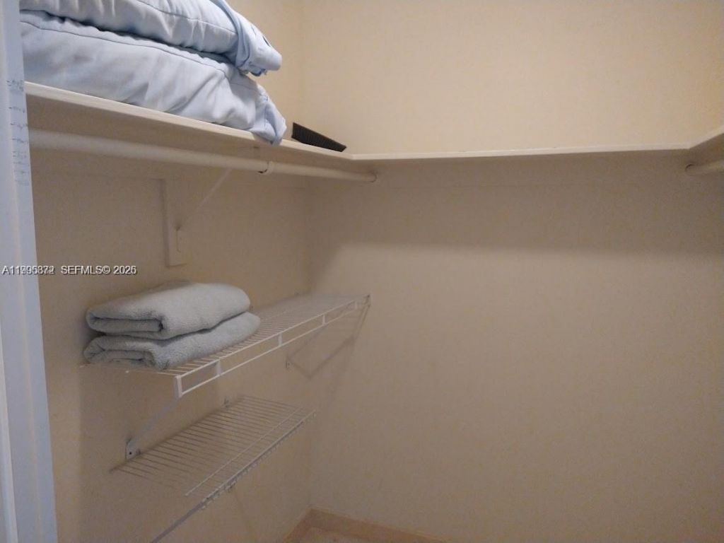 6039 Collins Ave, Unit 407, Miami Beach, FL 33140 Photo