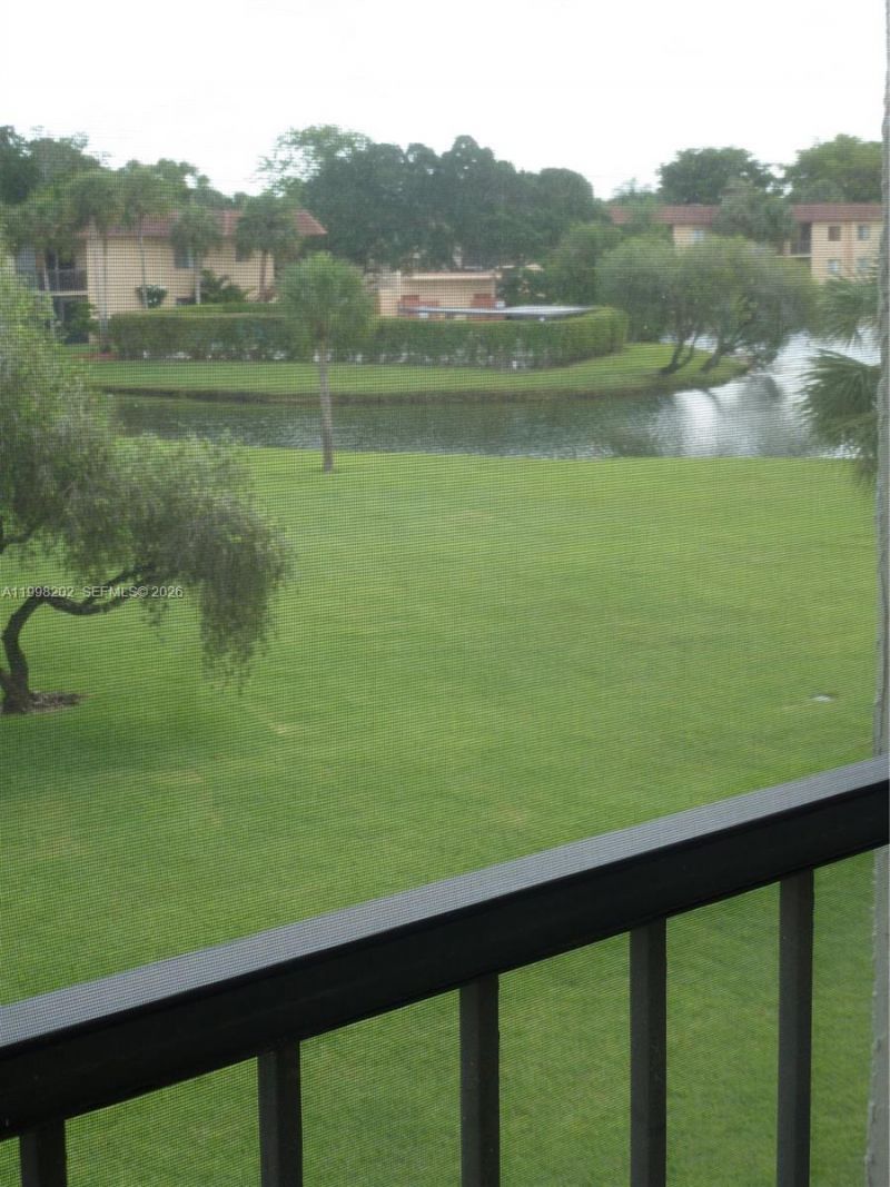 220 Lakeview Dr , Unit 301, Weston, FL 33326 Photo