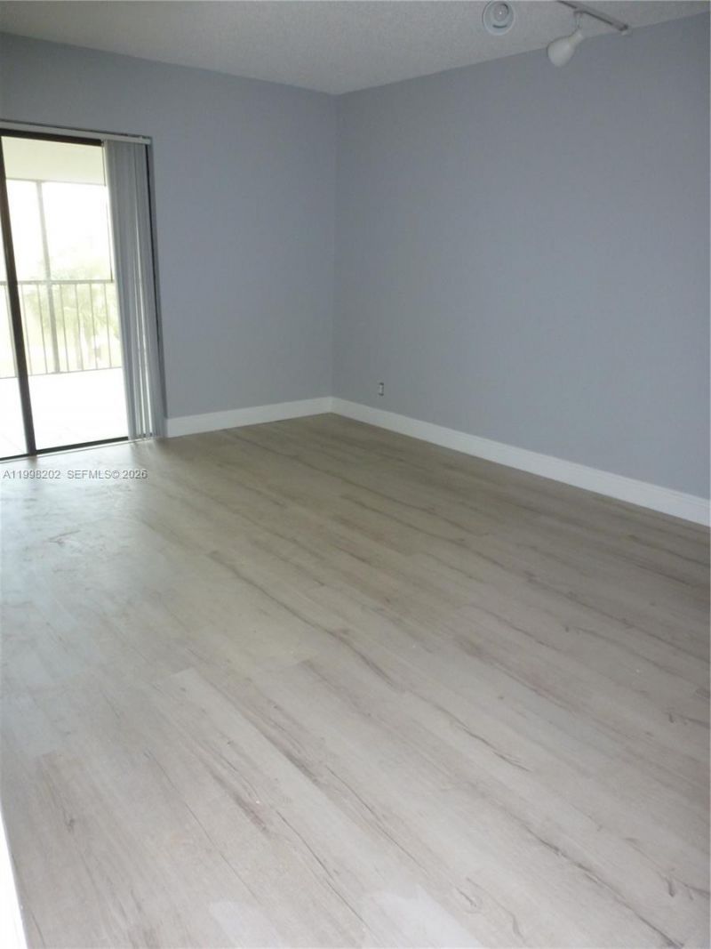 220 Lakeview Dr , Unit 301, Weston, FL 33326 Photo
