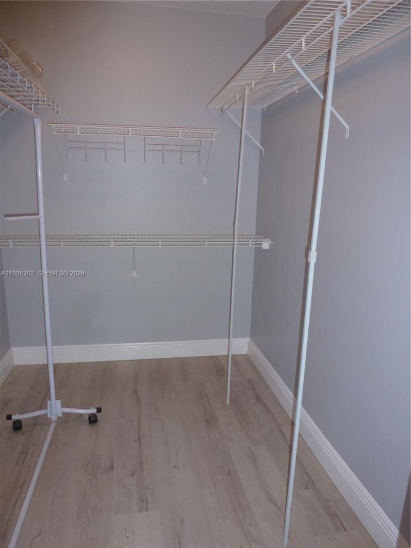 220 Lakeview Dr , Unit 301, Weston, FL 33326 Photo