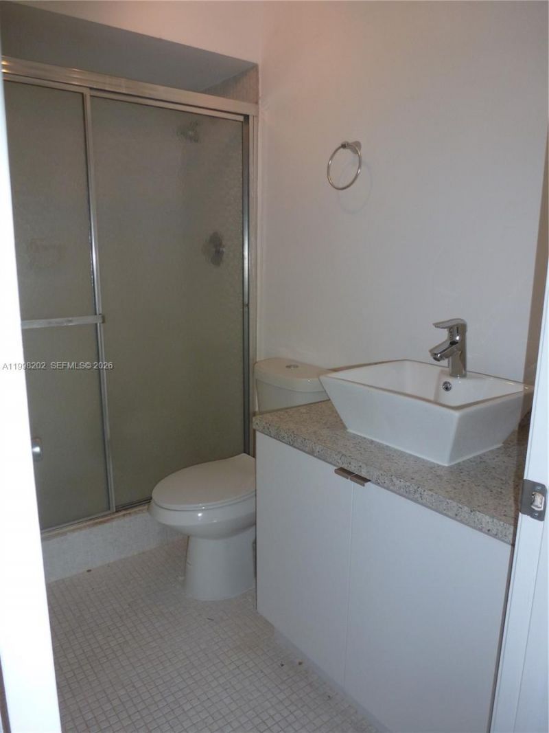 220 Lakeview Dr , Unit 301, Weston, FL 33326 Photo