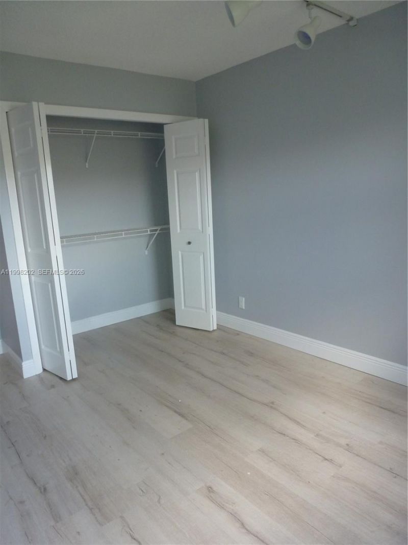 220 Lakeview Dr , Unit 301, Weston, FL 33326 Photo