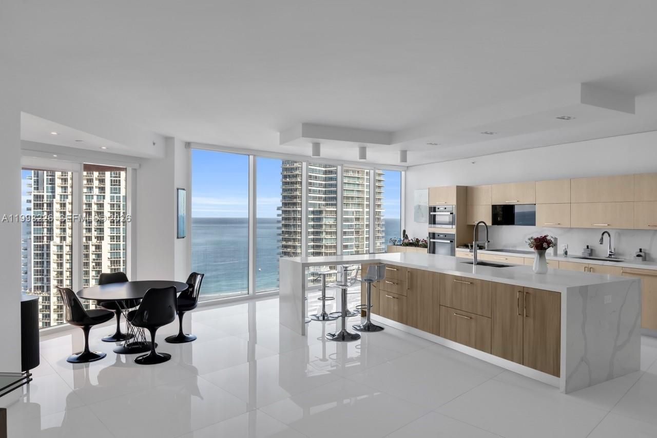 300 S Pointe Dr, Unit 3105, Miami Beach, FL 33139 Photo