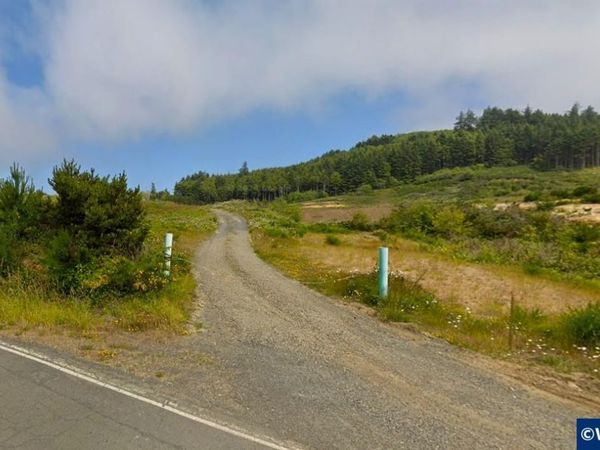 7862 NE Avery St, Newport, OR 98661