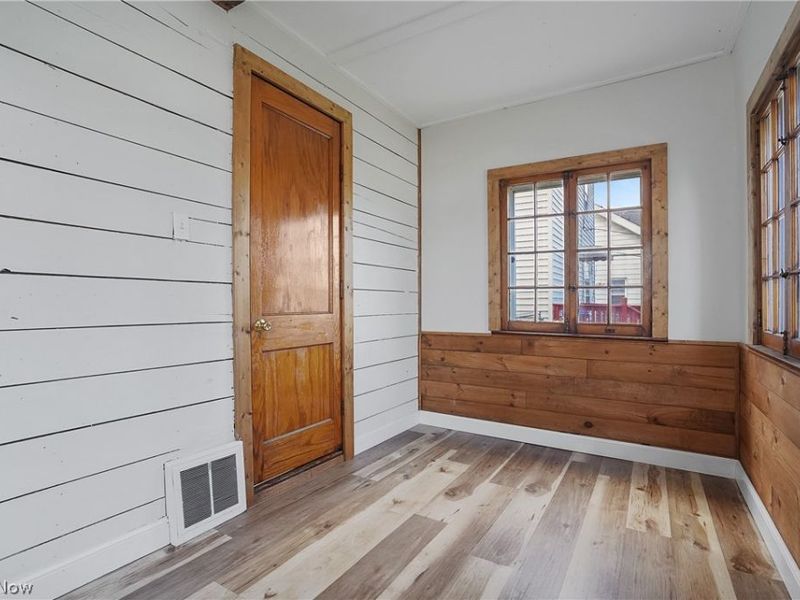 8805 Jeffries Avenue, Cleveland, OH 44105 Photo 17