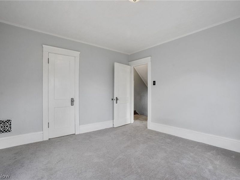 8805 Jeffries Avenue, Cleveland, OH 44105 Photo 24