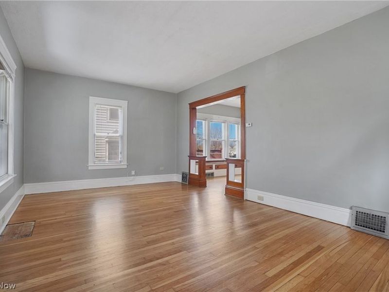 8805 Jeffries Avenue, Cleveland, OH 44105 Photo 4