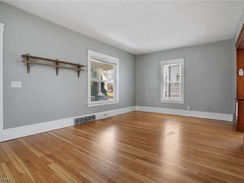 8805 Jeffries Avenue, Cleveland, OH 44105 Photo 6