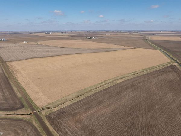 1 12th Ave, Dysart, IA 52224