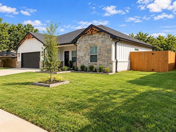 317 Lakeview Drive, Alvarado, TX 76009