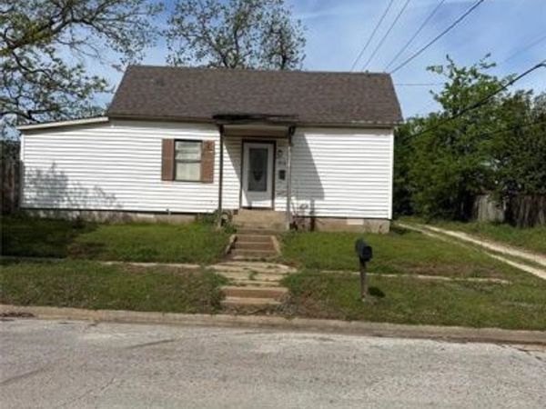 913 S Lamar Avenue, Denison, TX 75021