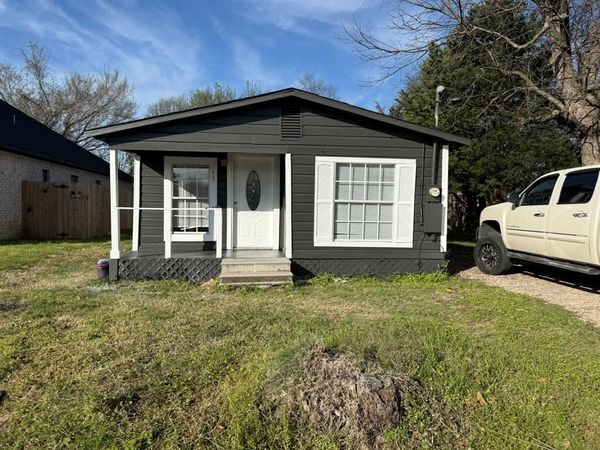 813 S Smith Street, Ennis, TX 75119