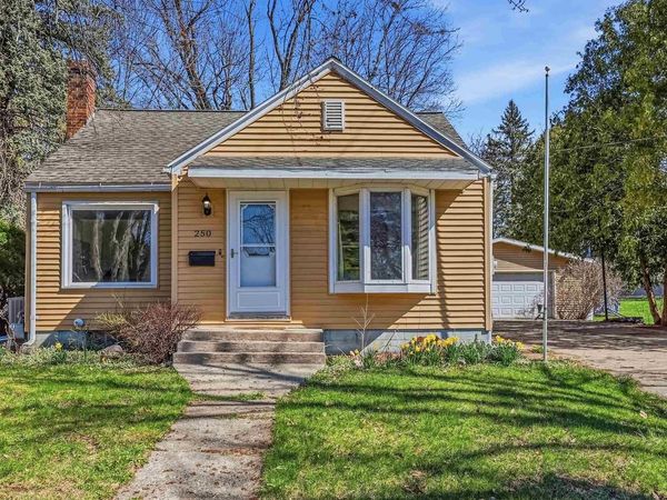 250 Dewey Street, Platteville, WI 53818