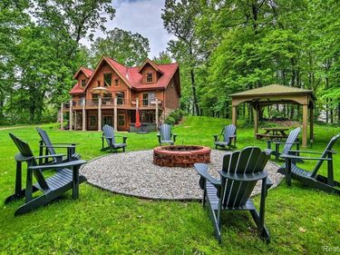 4380 Donnely Road , Leoni Twp, MI 49201