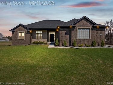 7285 Wood Pointe Drive, Almont Twp, MI 48003