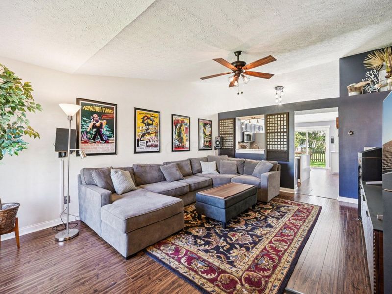 830 Parade Place, Galloway, OH 43119 Photo 6