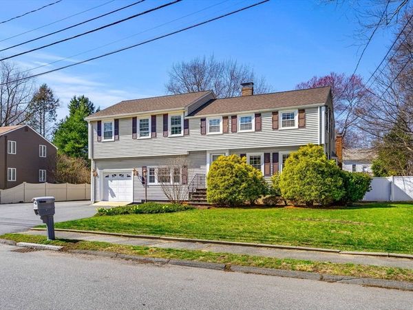 6 Crawford Dr, Woburn, MA 01801