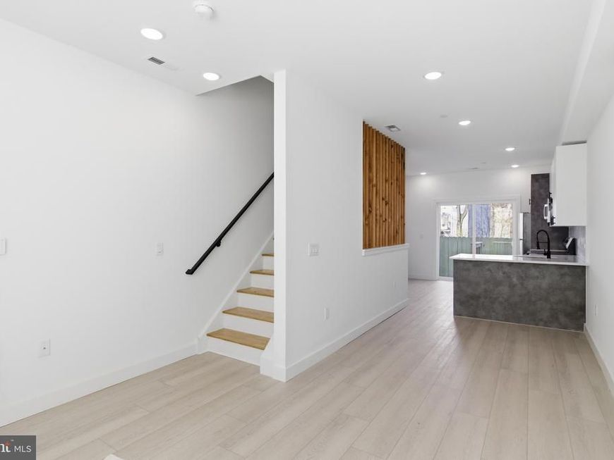1007 W Orleans Street, Philadelphia, PA 19133 Main Photo