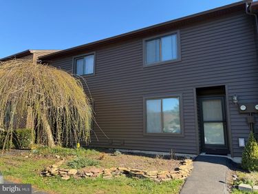 2604 VILLAGE ROAD, ORWIGSBURG, PA 17961