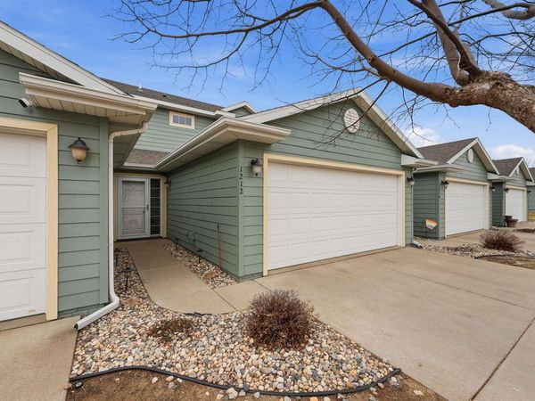 1212 N Pekin Pl, Sioux Falls, SD 57107