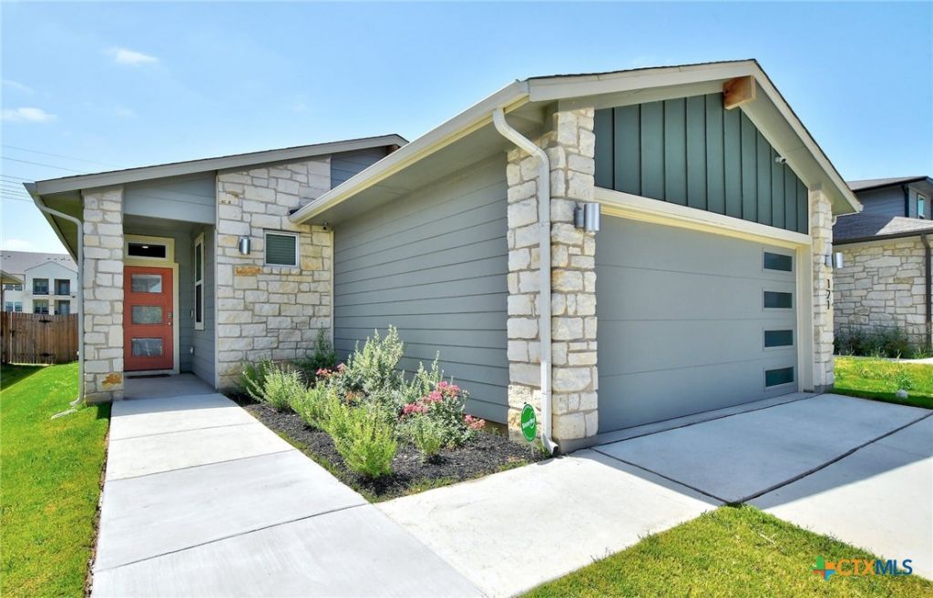 121 Fairfax Avenue, San Marcos, TX 78666 Main Photo