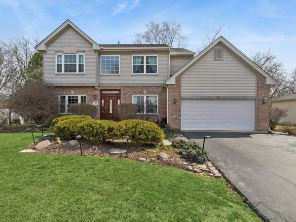 411 Oak Grove Circle, Wauconda, IL 60084