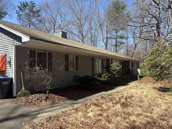 12 Hancock St, Plainville, MA 02762