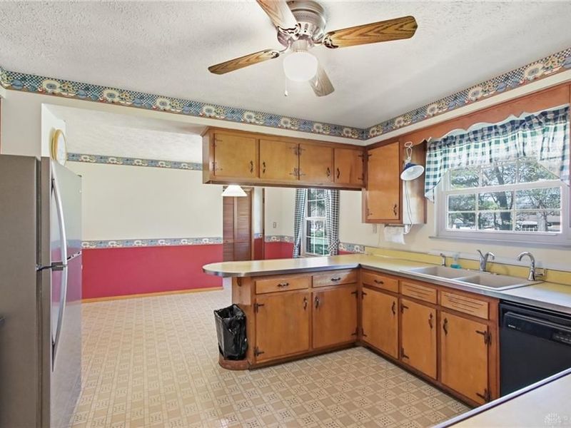 814 Wellington Drive, Springfield Township, OH 45506 Photo 13