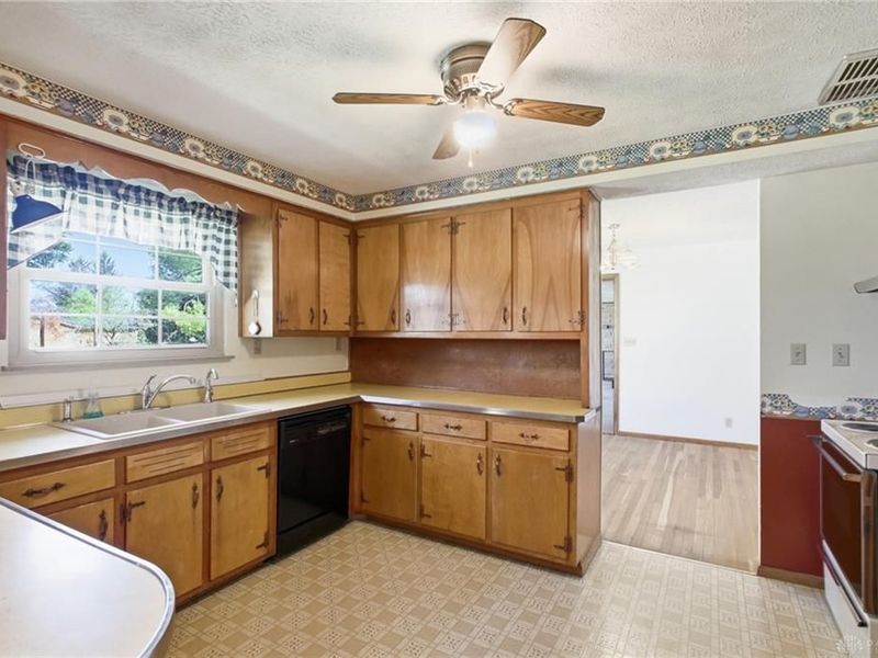 814 Wellington Drive, Springfield Township, OH 45506 Photo 16