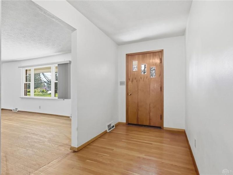 814 Wellington Drive, Springfield Township, OH 45506 Photo 5