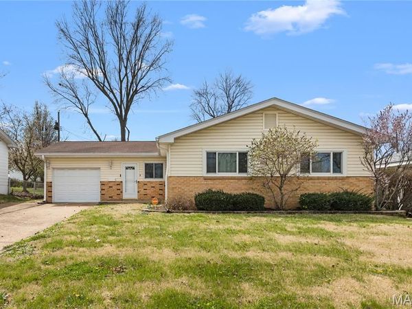 704 Village Square Drive , Hazelwood, MO 63042