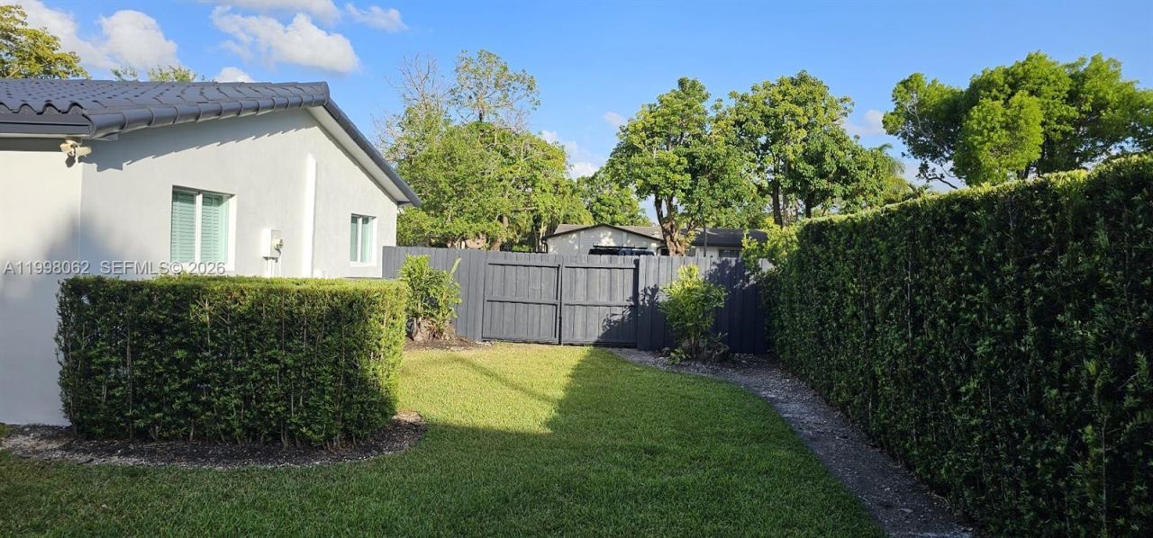 10900 SW 107th Ave , Miami, FL 33176 Photo