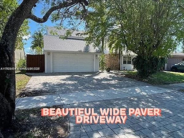 1350 S Fieldlark Ln, Homestead, FL 33035