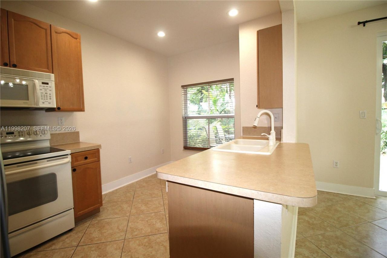 3377 Merrick Ln, Unit 707, Margate, FL 33063 Photo