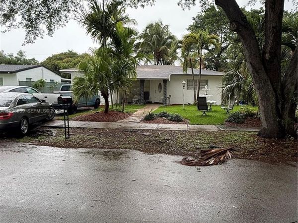 4021 SW 26th St , West Park, FL 33023