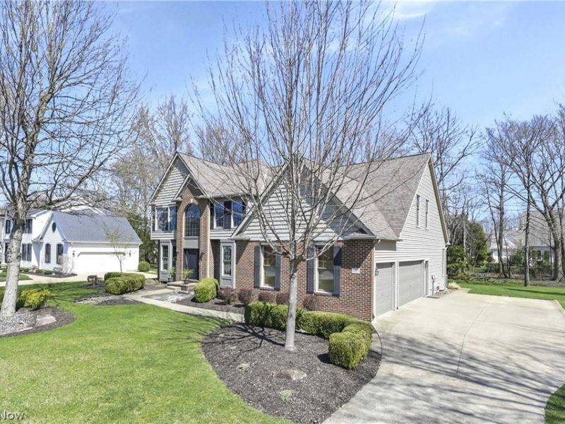 607 Parkside Drive, Avon Lake, OH 44012 Photo 2