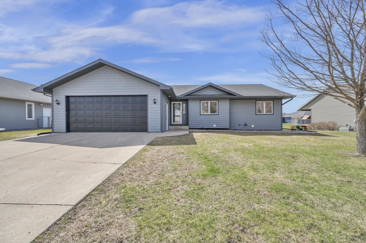 841 29th Street, Spirit Lake, IA 51360 Main Photo