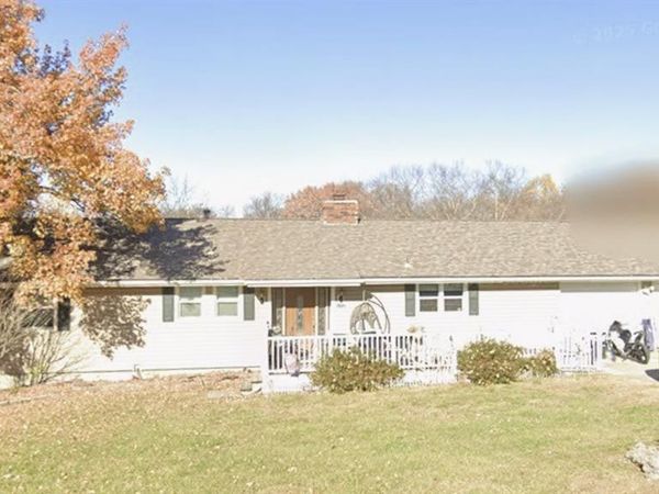 6512 Valley View Street, Parkville, MO 64152