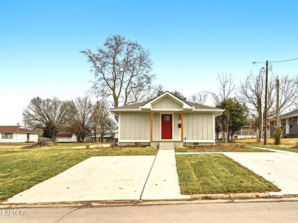 120 Marquette Rd, Oak Ridge, TN 37830