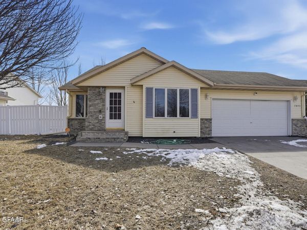 5093 W ELM Court, Grand Forks, ND 58203