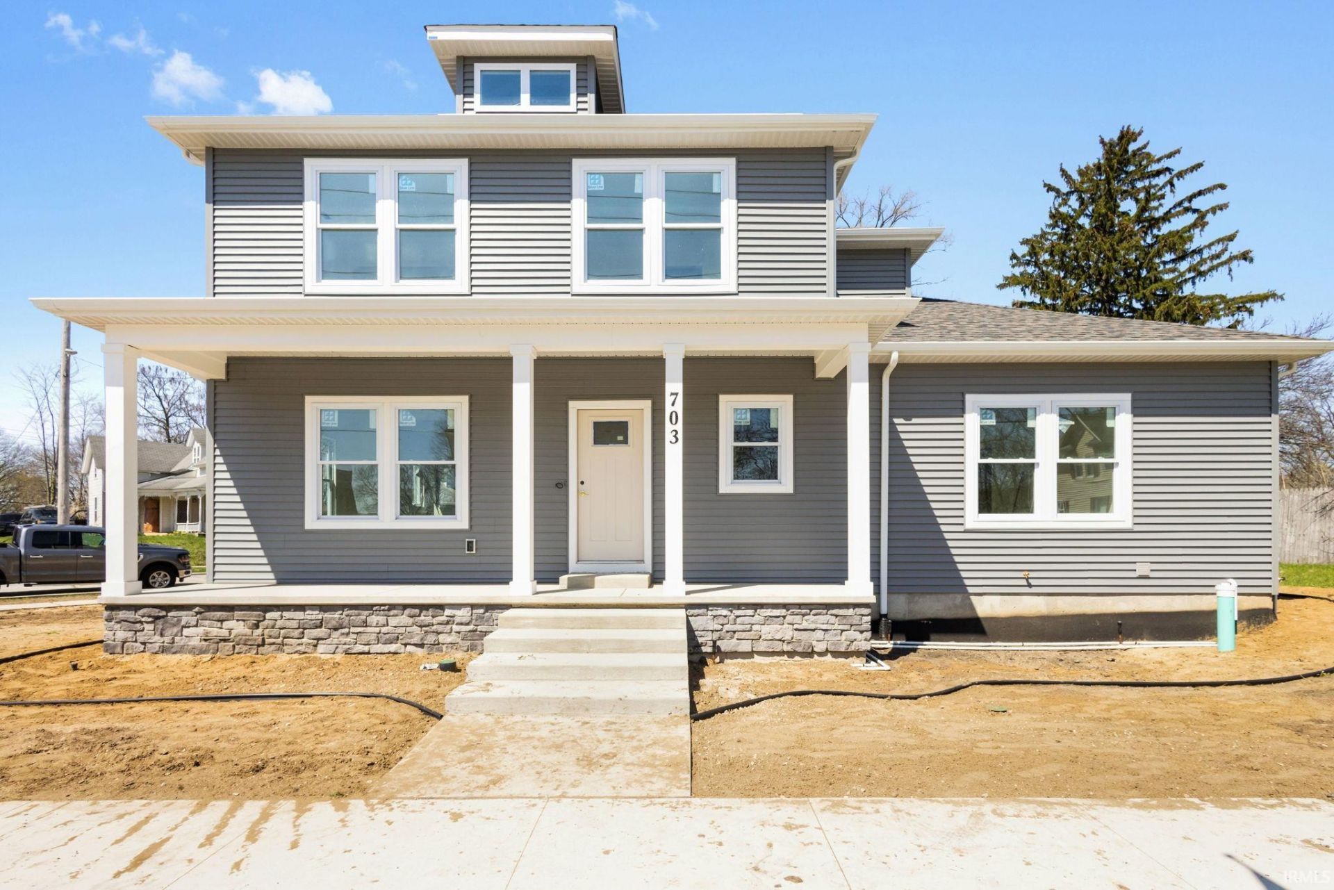 703 South Bend Avenue, South Bend, IN 46617 Main Photo