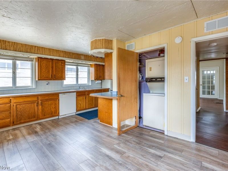 1303 Dartmoor Avenue, Parma, OH 44134 Photo 11