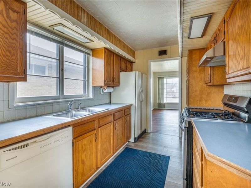 1303 Dartmoor Avenue, Parma, OH 44134 Photo 8