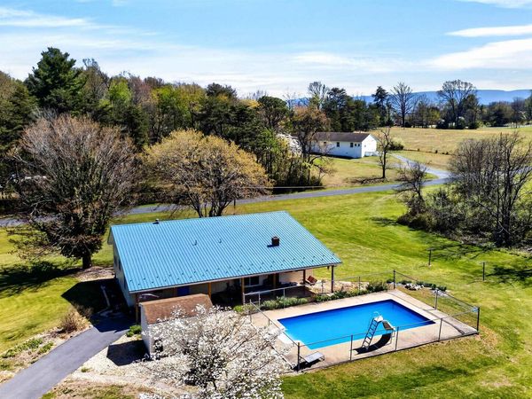 22 OAK RIDGE LN, STAUNTON, VA 24401